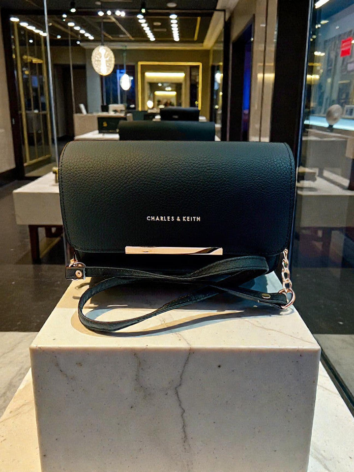 VIB - 002  ( Black Handbag )